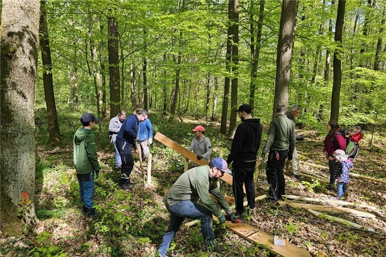 Beim Zersägen der Bohlen