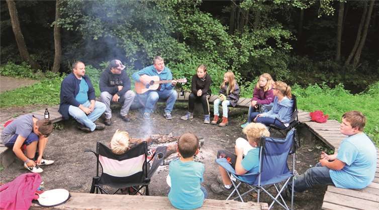 Beim abendlichen Lagerfeuer wurde selbstverständlich auch viel gesungen.