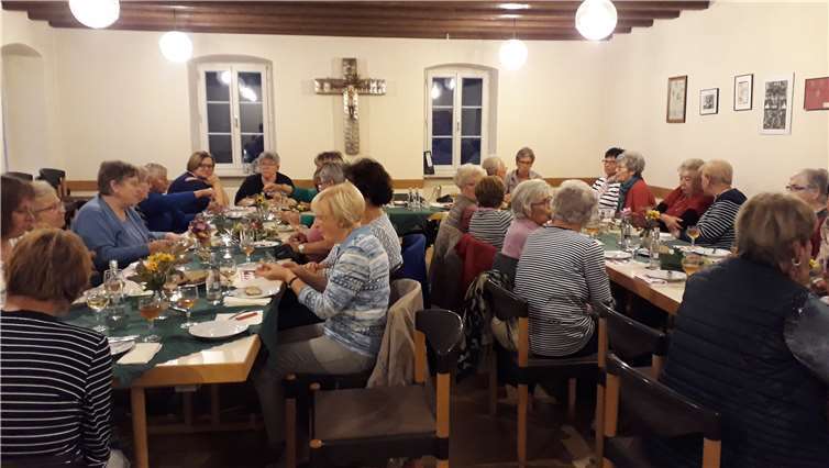 Beim anschließenden gemeinsamen Essen wurde auch über die anstehenden Veranstaltungen gesprochen.  Privat