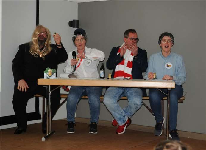 Beim bunten Abend gab es auf der Bühne eine Spezial-Folge von „Inas Nacht“.  Fotos: Jens Röser