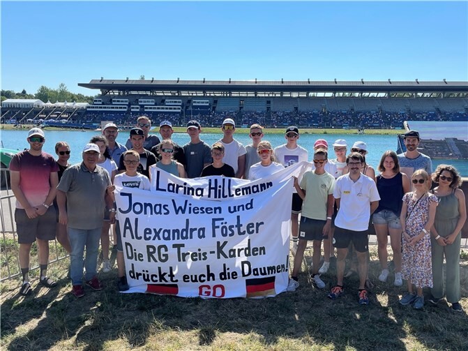 Beim den Europameisterschaften in München wurde der Briedener Jonas Wiesen (vorne 7. v.l.) von einer Jugendgruppe der RG Treis- Karden mental unterstützt. Aber auch Steuerfrau Larina Hillemannn (5. Platz im Frauen- Achter) und Einer- Ruderin Alexander Föster (Bronze) wurden besonders die Daumen gedrückt. Foto: privat