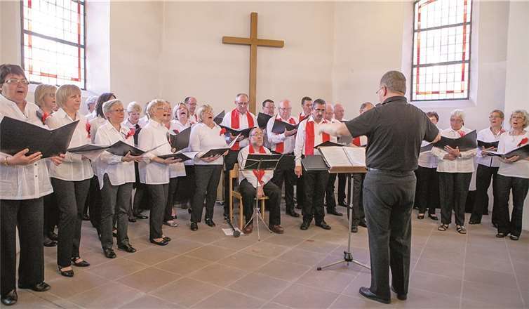 Beim deutsch-französischen Freundschaftssingen in der evangelischen Kirche Buschhoven überzeugte der französische „Chorale Saint Michel de Quesnoy“ mit einem lebendigen Auftritt. -VJ-