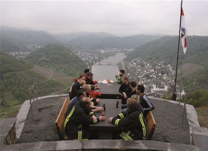 Beim diesjährigen Maifest der Altstadt-Feuerwehr stand auch die neue Aussichtsplattform auf dem Kombesköppchen im Fokus des Interesses.TE