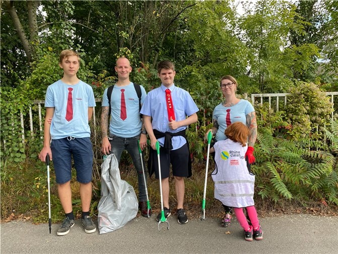 Beim diesjährigen „Rhine CleanUp“ durfte die Umweltschutzpartei „Die PARTEI“ Bendorf natürlich nicht fehlen.Foto: privat