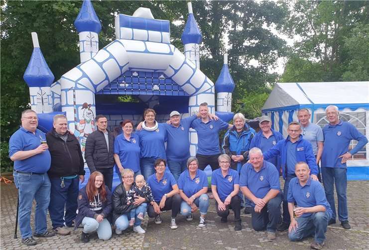 Beim diesjährigen Sommerfest des KV Escher Wend waren auch die langjährigen Karnevalsfreunde aus Görsbach zu Gast. Foto: TE