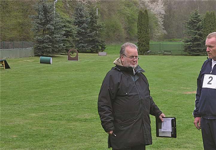 Beim diesjährigen Turnier der Hundesportfreunde Untere Ahr Sinzig war mancher Hund ruhiger als Herrchen oder Frauchen. RÜ