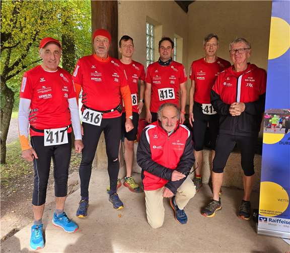 Beim ersten Lauf der Cross-Serie COCH-ZELL mit Team am Start. Fotos: privat