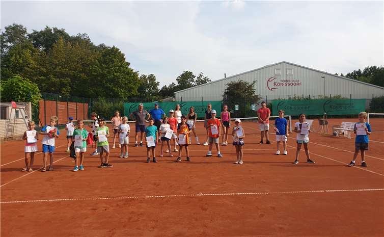 Beim ersten Tennis-Midcourt-Turnier des Tennisverbandes Mittelrhein in Königsdorf nach der Corona-Pause konnte Nachwuchstalent Zoe Bleffert groß auftrumpfen.Foto: privat