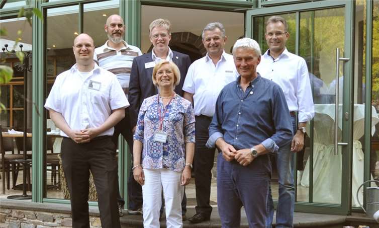 Beim ersten Treffen in der Hammesmühle. Zuversichtliche Unternehmer sind begeistert vom „Chapter Rhein-Eifel“. Jörg Einig, Markus Lellmann, Ulrich Wolf, Fillipos Athanasiadis, Reiner Simon, Ulli Volk, Lothar Gasper, Peter Blum und Thorsten Wahl.