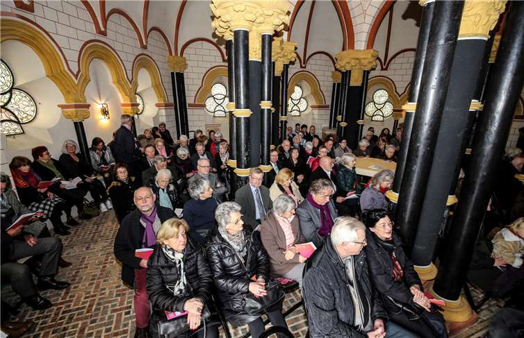 Beim ersten diesjährigen Konzert der Villa Musica in der Matthiaskapelle, war es  wieder mal ein ausverkauftes Haus.  Foto EP