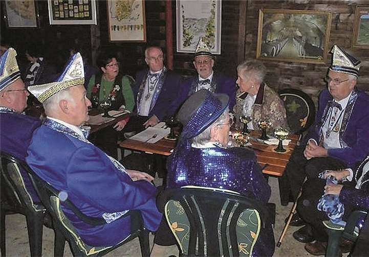 Beim feierlichen Ausklang wurden so manche Orden verteilt.