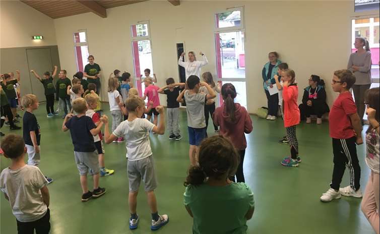 Beim fit4future-Aktionstag zeigten die Grundschüler ihre körperlichen und geistigen Fähigkeiten. Fotos: privat