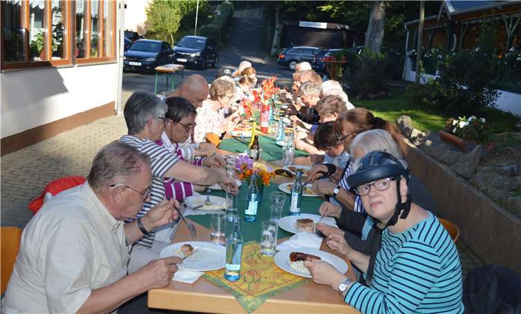 Beim gemeinsamen Abendessen.