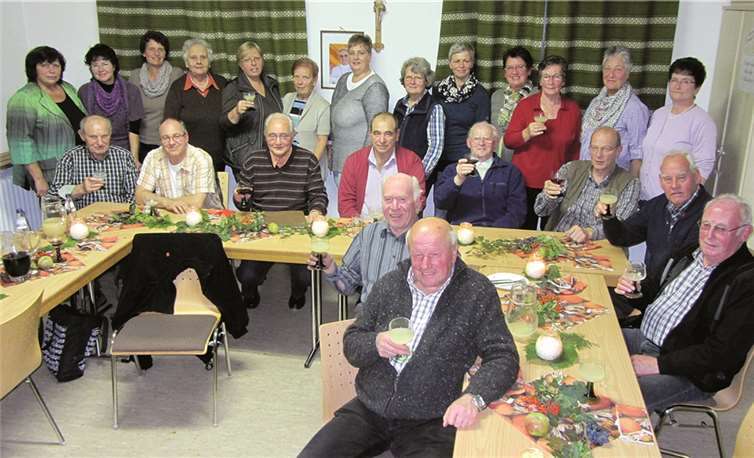 Beim gemeinsamen Erntedankfest verbrachten die Mitglieder des Kirchenchors ein paar schöne Stunden. privat