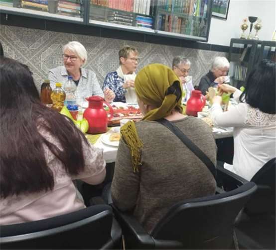 Beim gemeinsamen Frühstück kamen die Frauen ins Gespräch. Foto: privat