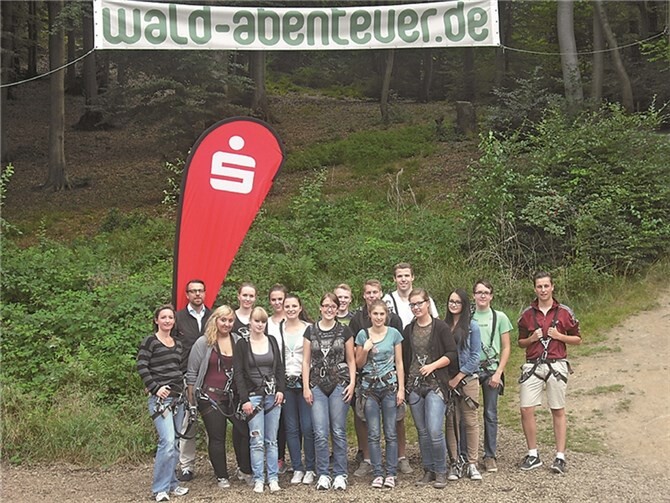 Beim gemeinsamen Klettern hatten die neuen Auszubildenden eine Menge Spaß.privat