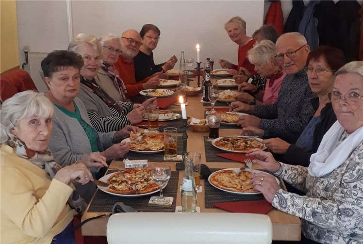 Beim gemeinsamen Mittagessen. Foto: Mechthild Probstfeld