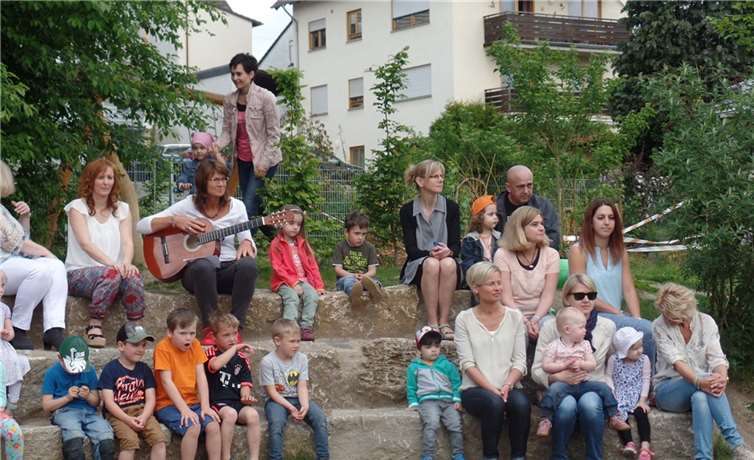 Beim gemeinsamen Singen und Musizieren kam besonders gute Stimmung auf.privat