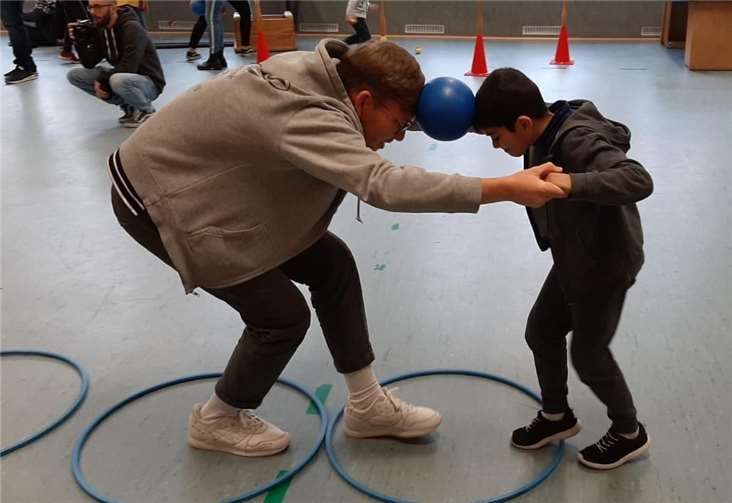 Beim gemeinsamen Spiel konnten Mentoren und Mentees erste Herausforderungen gemeinsam meistern. Fotos: privat