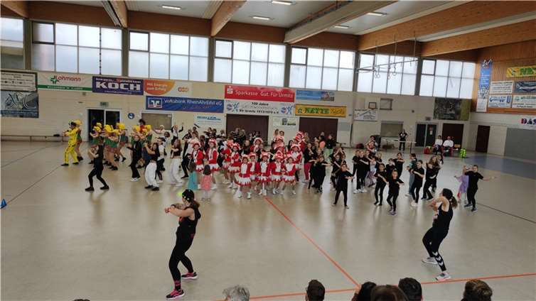Beim gemeinsamen Tanz. Fotos: SV Urmitz