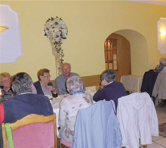 Beim gemütlichen Beisammensein entwickelten sich interessante Gespräche. privat