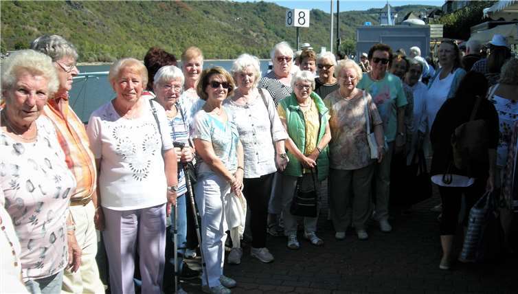 Beim herrlichen Wetter und dem Niedrigwasser im Rhein konnten die Senioren viele kleine und größere Inseln entdecken.privat