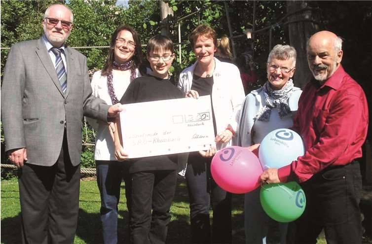 Beim integrativen Kindergarten „Rasselbande“ (v.li.): Dietmar Danz, Andrea Kaminski, Ben Schluckebier, Roswitha Leyendecker-Trier, Birgit Formanski und Gert-Uwe Geerdts. privat