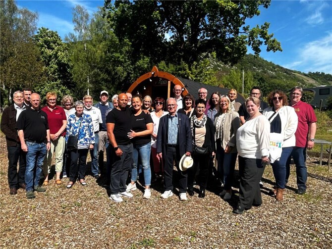Beim jüngsten Netzwerktreffen des Touristischen Arbeitskreises und der Wirtschaftsförderungsgesellschaft im Landkreis Neuwied auf dem Campingplatz in Leutesdorf drehte sich alles um Trends und Zukunftsthemen im Tourismus.  Foto: Jennifer Döpcke