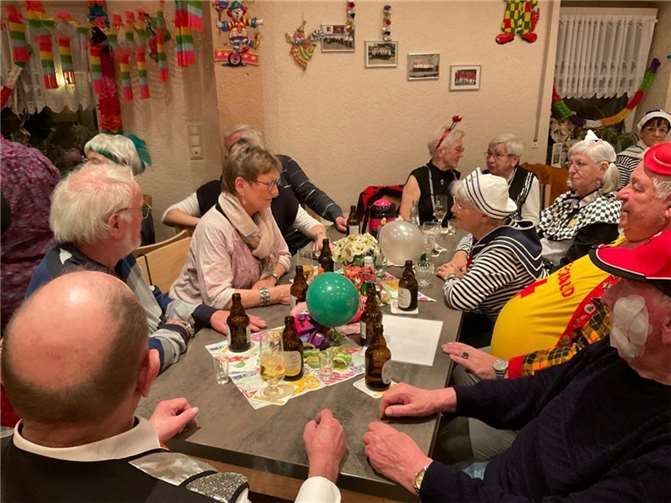 Beim karnevalistischen Nachmittag der AWO Gülswar jecke Stimmung garantiert. Quelle: Gülser AWO