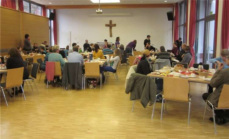 Beim offenen Familienfrühstück stehen der Austausch und das Beisammensein im Vordergrund.privat