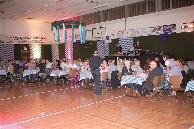 Beim offiziellen Fassanstich hieß es ganz im Sinne der bayrischen Tradition „O‘zapft is!“