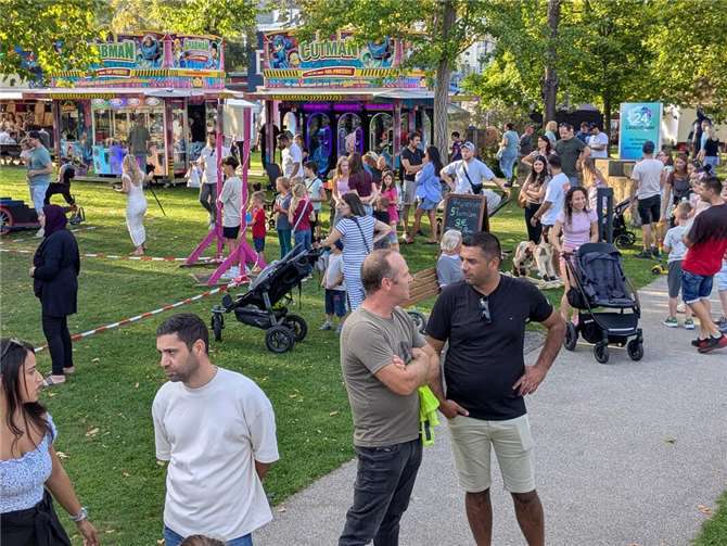 Beim perfektem Spätsommerwetter genossen die Gäste die Atmosphäre auf dem Zwiebelmarkt. Foto:KS