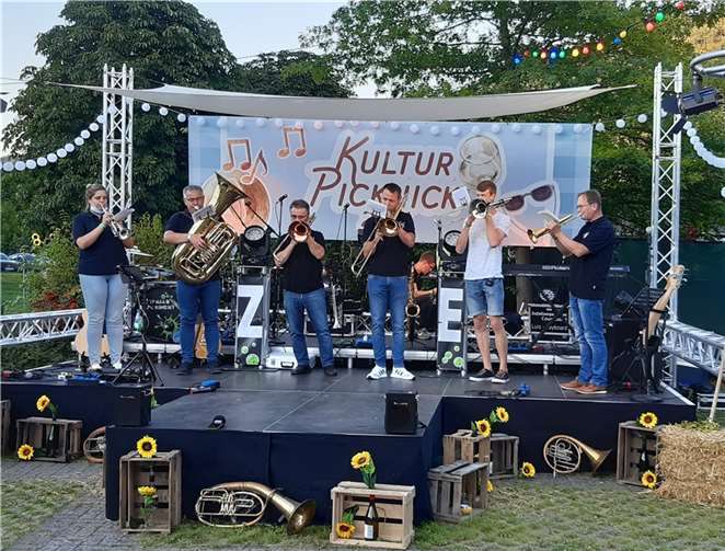 Beim röhrig-„Kultur-Festival“ am 12. März wird das Bläser-Sextett vom vielfach ausgezeichneten Musikverein Löf in der beliebten „Kulturbühne im Baumarkt“ begeistern. Quelle: röhrig-forum Kulturbühne
