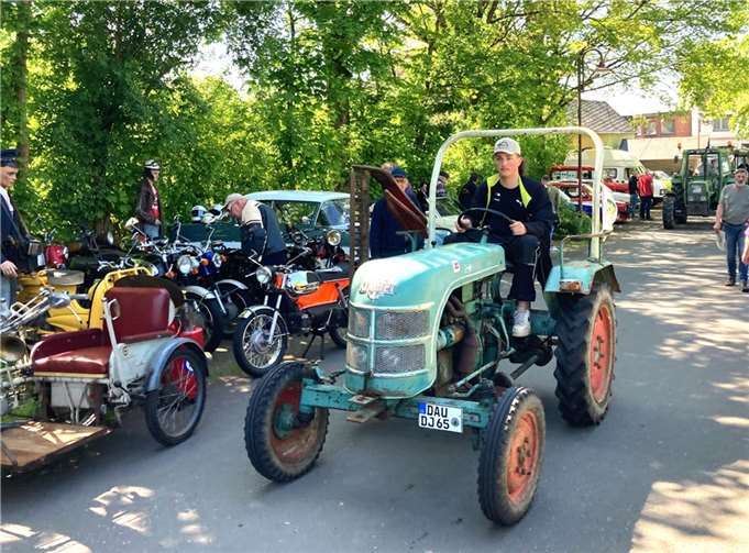 Beim traditionellen Oldtimertreffen in Landkern waren am Vatertag erneut mehr als 250 historische Fahrzeuge vertreten. Fotos: TE