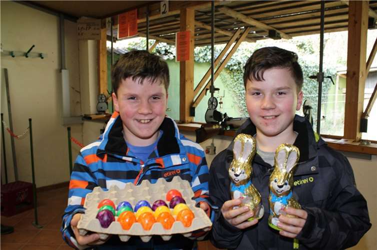 Beim traditionellen Ostereierschießen der Ellerbachtal-Schützen gab es erneut viele Hundert gefärbte Eier und Schokohasen als Gewinnprämie.