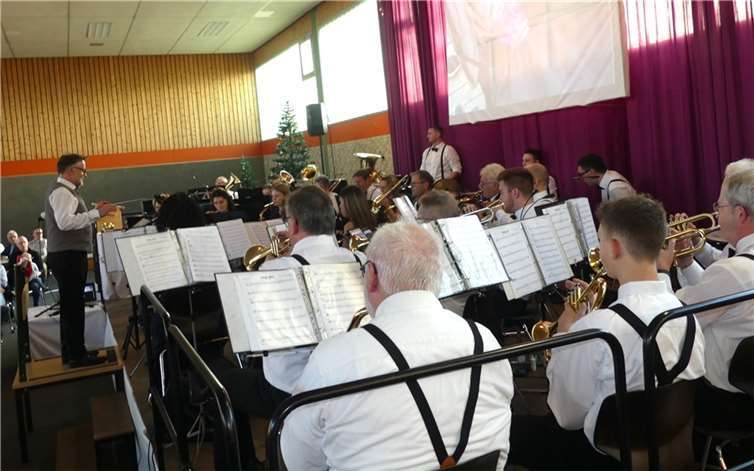 Beim traditionellen Weihnachtskonzert präsentierte der Musikverein eine musikalische Weltreise.