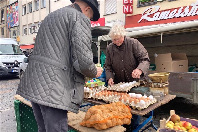 Beim verkaufsoffenen Samstag anlässlich des Frühjahrsevents lockte auch der Wochenmarkt mit seinen leckeren Angeboten.