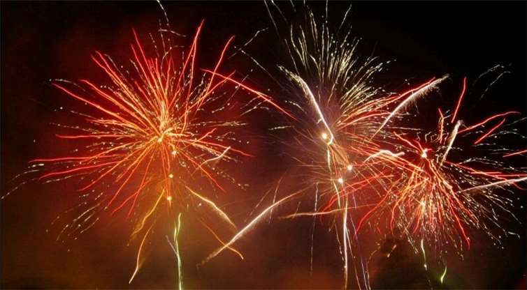 Beindruckende Effekte und Kombinationen gehören beim Lukasmarktabschlussfeuerwerk selbstverständlich dazu. Stadt Mayen