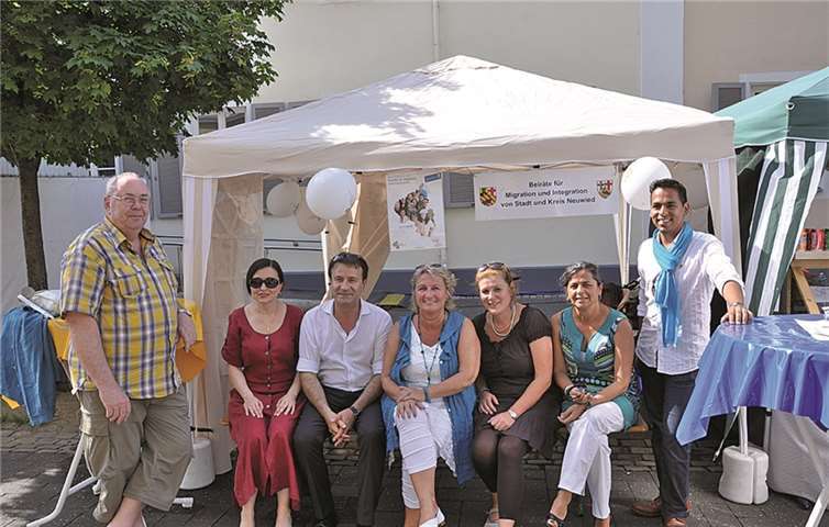 Beiratsmitglieder Herbert Woidtke und Dilorom Jacka, Landesbeauftragter Miguel Vicente, Ministerin Irene Alt, Integrationsbeauftragte Andrea Oosterdyk, Geschäftsführerin der AGARP, Nurhayat Canpolat und Projektbeauftragter Wahlen, Carlos Wittmer (v.l.n.r.).