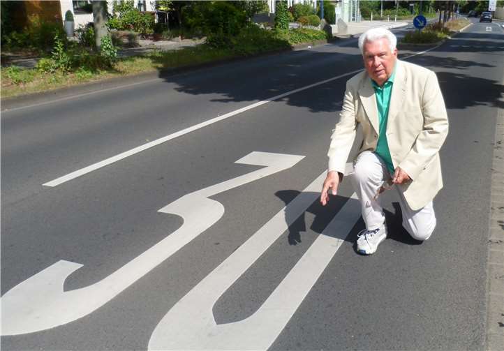 Beispiel Siebengebirgsring, Tempo 30 aufgemalt - Lüftelbergs Ortsvorsteher Siegfried Schwaner wünscht sich die gleiche Lösung für die Kottenforststraße. Foto: privat