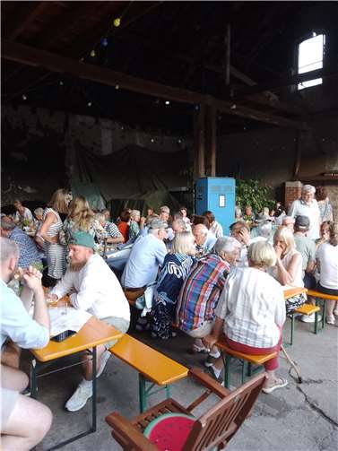 Beliebtes Sommerfest der Oberen Kirchstraßen-Nachbarschaft zieht viele Gäste an. Foto: privat