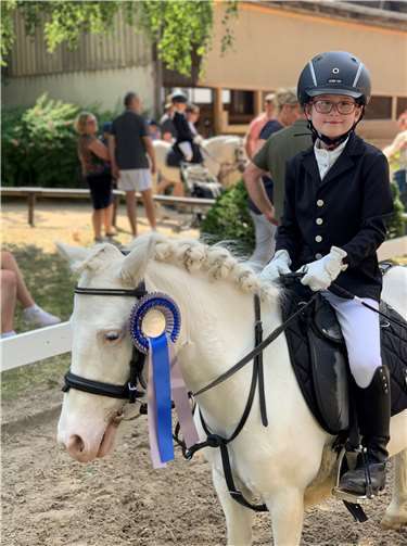 Bella Luisa Sand wurde auf ihrem Pony Nina Zweite im Reiterwettbewerb.