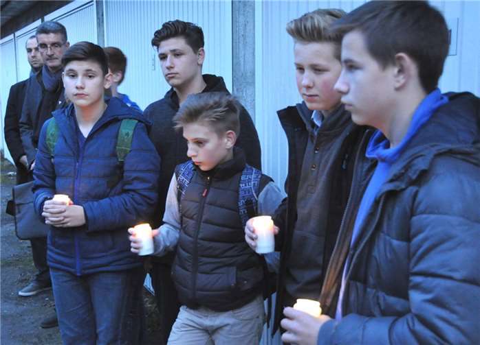 Bemerkenswert, wie viele Jugendliche sich am Schweigeweg beteiligten.