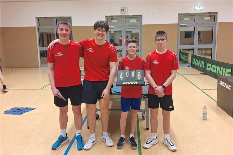 Ben Becker, Clemens Robrecht, Emil Schwarz und Jason Kowall gewinnen 6:4 beim Tabellenführer. Foto: SC Niederzissen