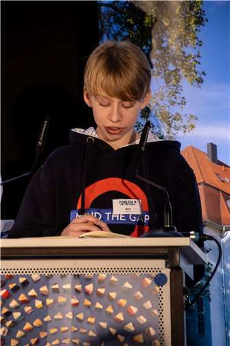 Ben Griese vom Meckenheimer Konrad-Adenauer-Gymnasium hat Lindgrens „Ronja Räubertochter“ ewählt. Foto: Ursula Peters