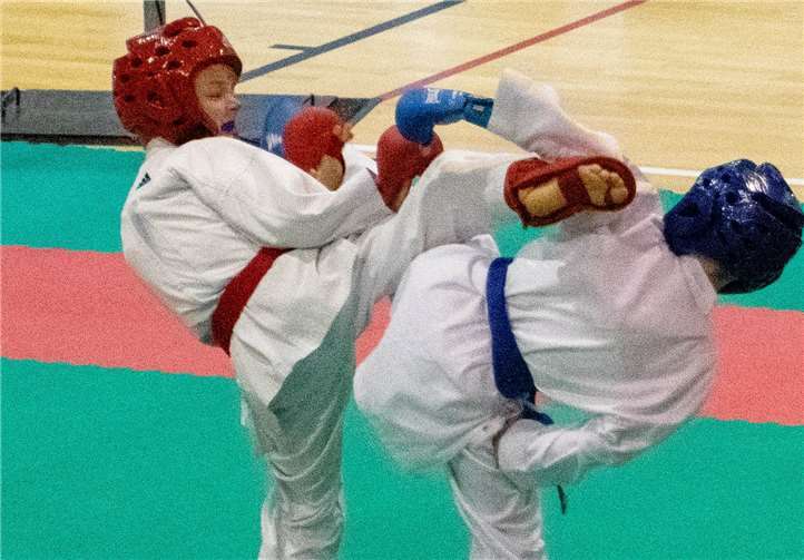 Ben Swidersky (roter Gürtel) musste sich nur im Finale geschlagen geben und errang Bronze. Foto: privat