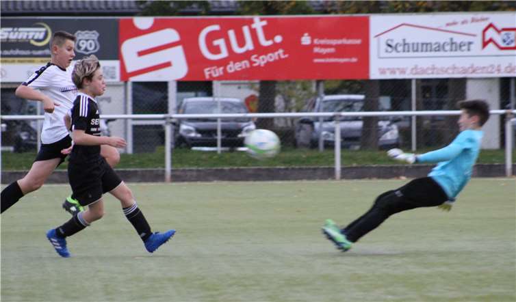 Ben Wingender beim 1:0 gegen TUS Mayen II. Fotos: privat