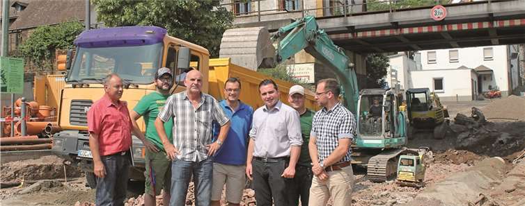 Benedikt Oster, 2. v.re., setzt sich für die Straßenbauprojekte in Cochem-Zell ein.privat