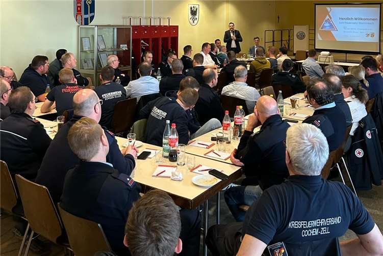 Benedikt Oster lud die Feuerwehren aus dem Kreis zum gemeinsamen Austausch Benedikt Oster hatte die Feuerwehrleute eingeladen. Foto: privat