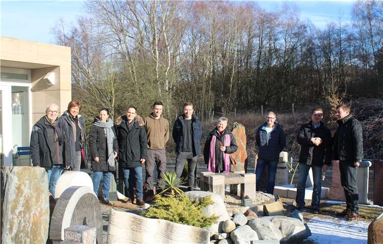 Benedikt Specht (2. v.r.) bedankte sich im Namen der anwesenden Kandidatinnen und Kandidaten für den sehr aufschlussreichen Rundgang. Foto: CDU Ortsverband Hilgert-Kammerforst